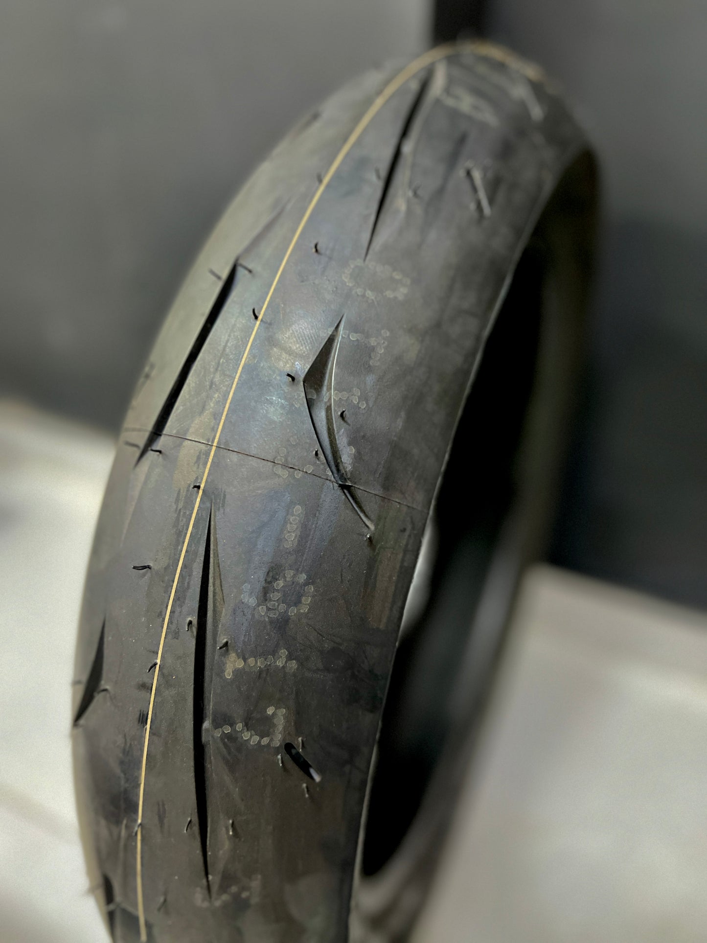 BRIDGESTONE 140-70-17 BATTLAX RS10