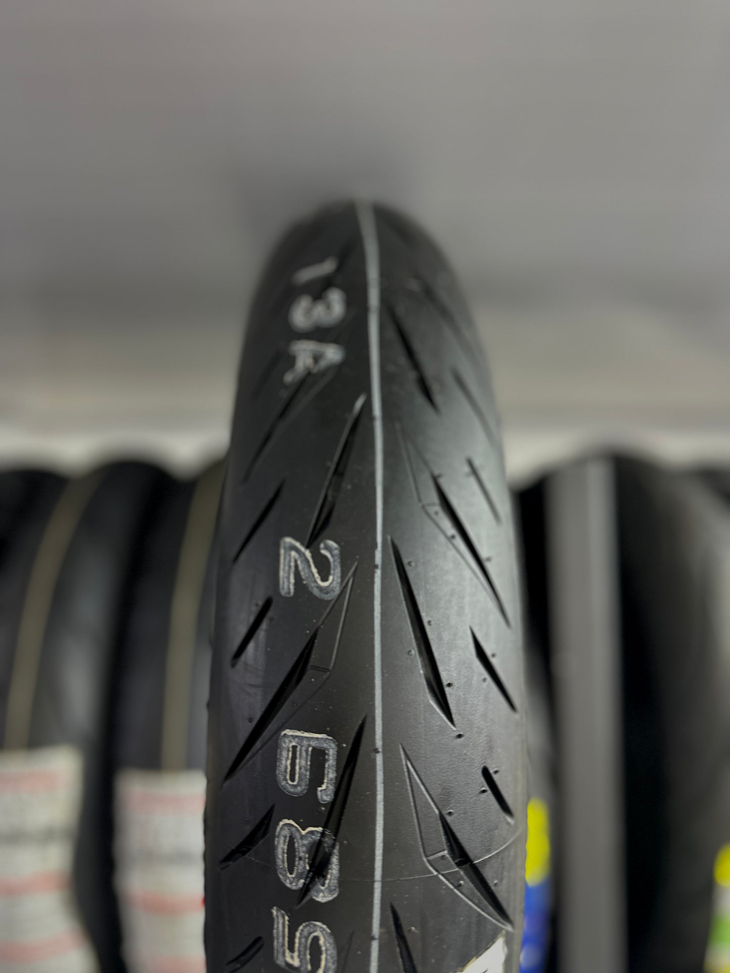 BRIDGESTONE 110-70-17 BATTLAX S22
