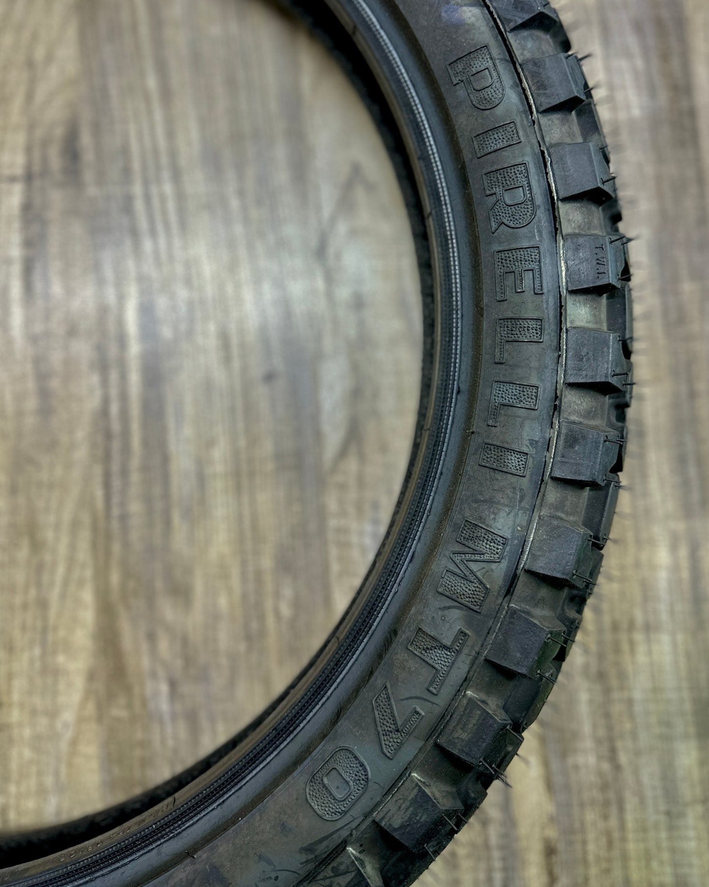 PIRELLI 110-80-18 MT 70