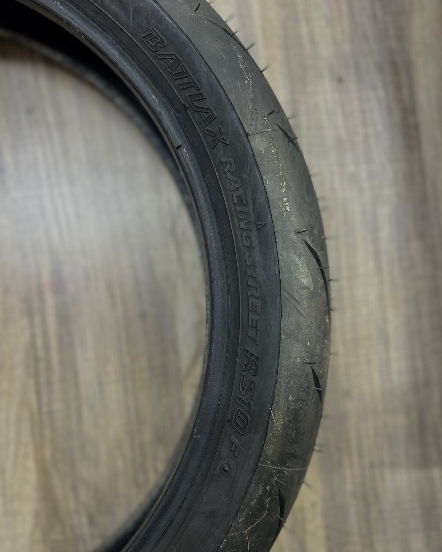 BRIDGESTONE 110-70-17 BATTLAX RS10