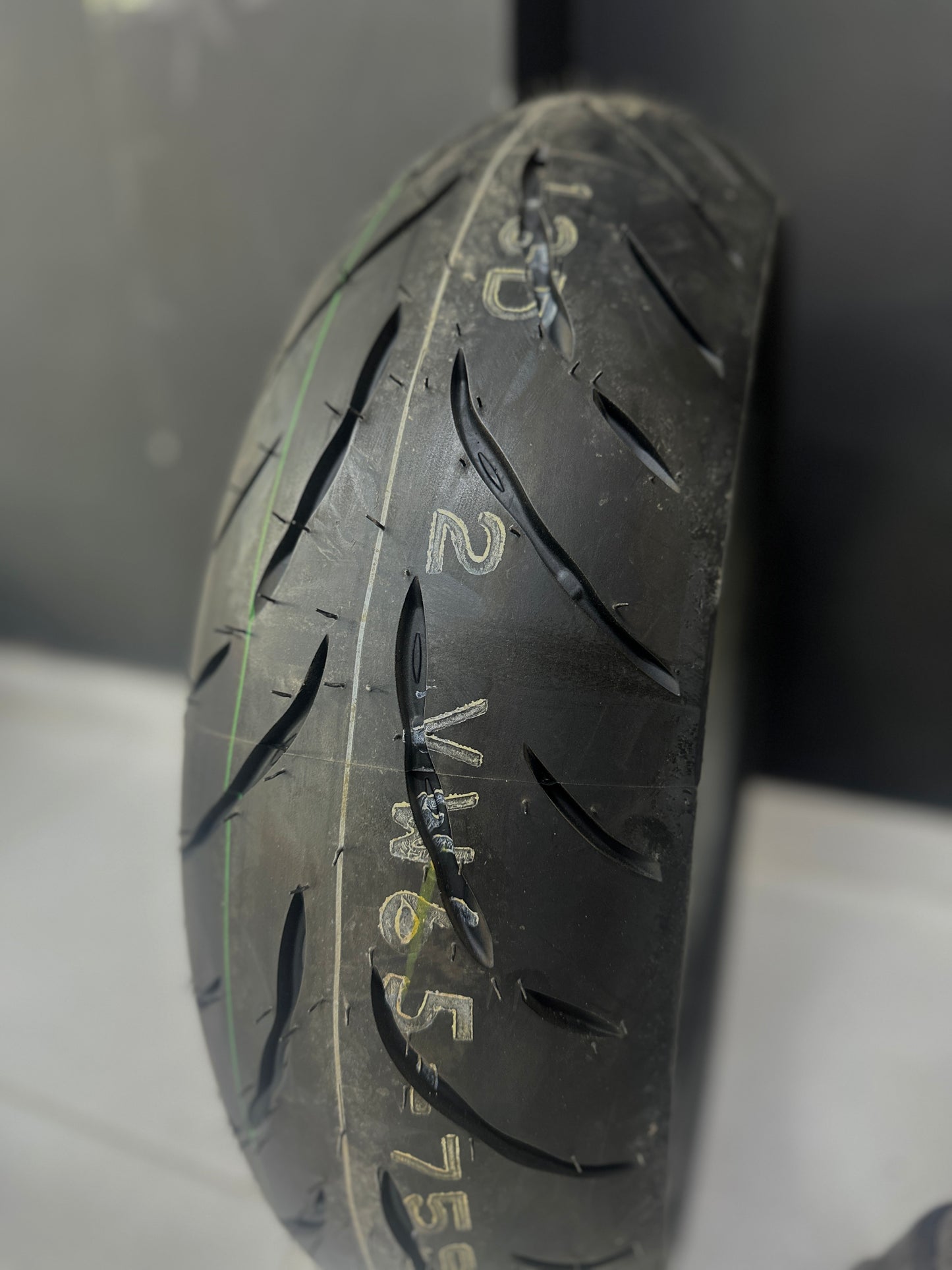 BRIDGESTONE 180-55-17 BATTLAX T32